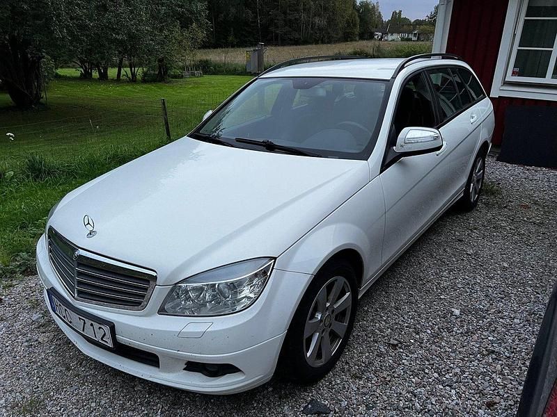 Vit Begagnad 2008 Mercedes C180 Classic Kombi | 47 000 kr (Bra pris) - Bild 1/2