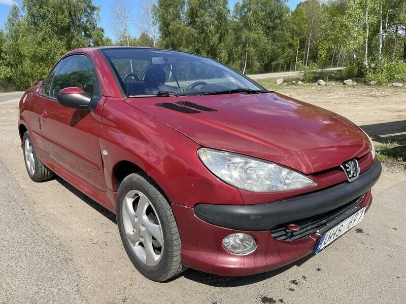 Röd Begagnad 2004 Peugeot 206 CC Cab | 8 000 kr (Superpris) - Bild 1/2