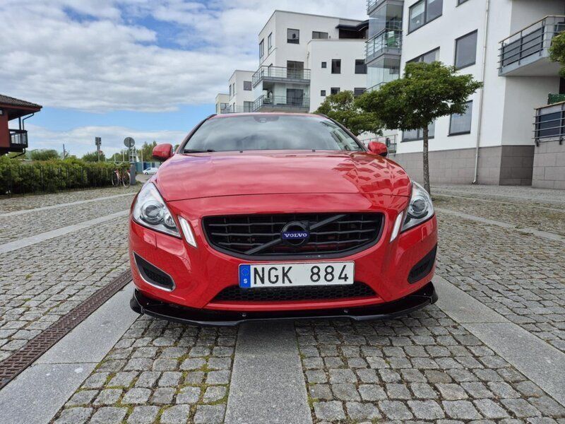 Röd Begagnad 2013 Volvo V60 Momentum Kombi | 109 000 kr (Marknadspris) - Bild 1/4