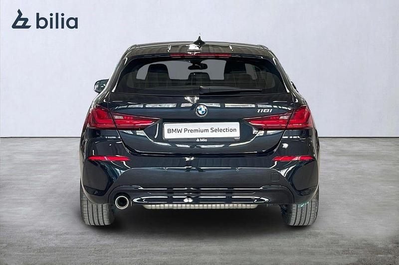 Begagnad BMW 118 Shadowline 136 HK (100 kW) 2022 Svart Halvkombi