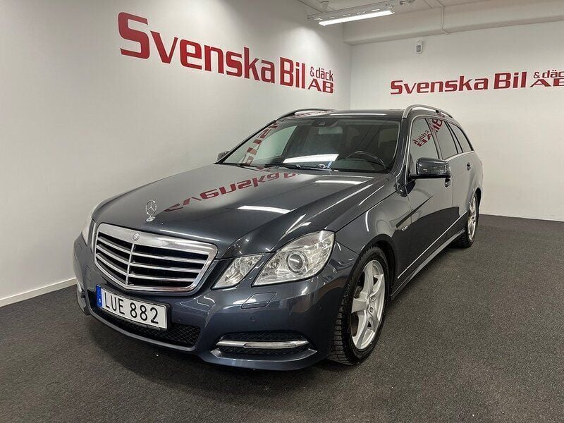 Mörkgrå (grå) Begagnad 2011 Mercedes E220 Avantgarde Kombi | 149 000 kr (Lite dyr) - Bild 1/4
