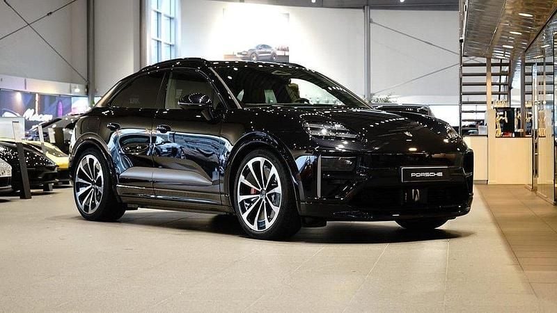 Svart Ny 2024 Porsche Macan Turbo SUV | 1 219 000 kr (Superpris) - Bild 1/4