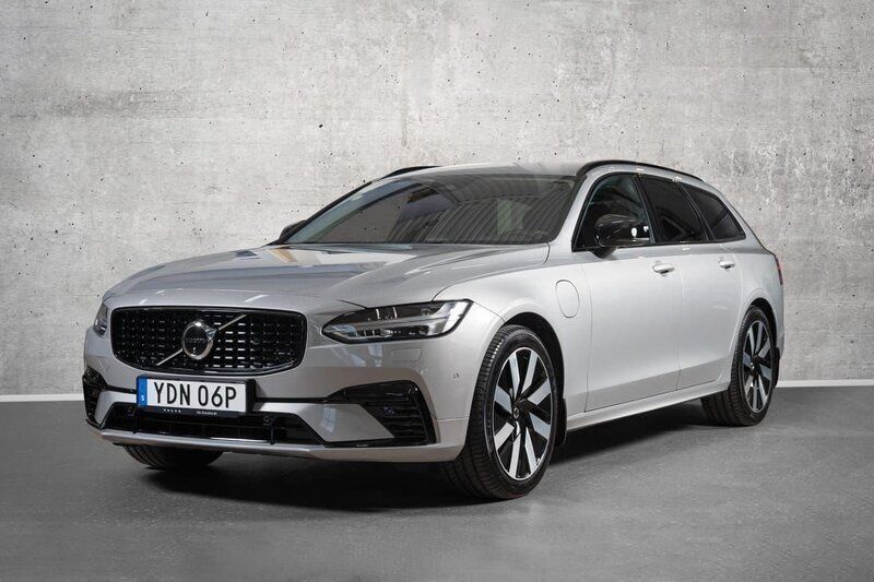 Silver Begagnad 2025 Volvo V90 Plus Kombi | 549 000 kr (Marknadspris) - Bild 1/4