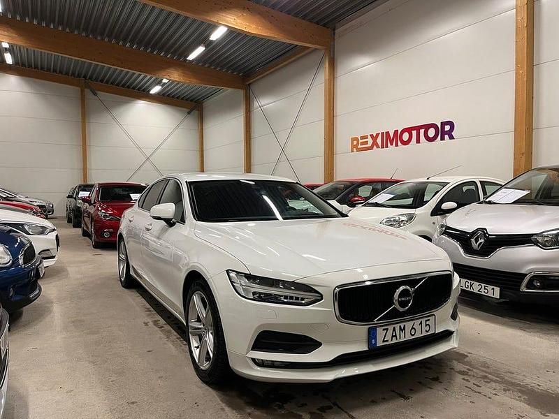Vit Begagnad 2017 Volvo S90 Momentum Sedan | 194 900 kr (Bra pris) - Bild 1/4