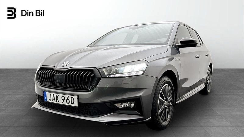 Grå Begagnad 2023 Skoda Fabia Monte Carlo Halvkombi | 224 900 kr (Marknadspris) - Bild 1/4