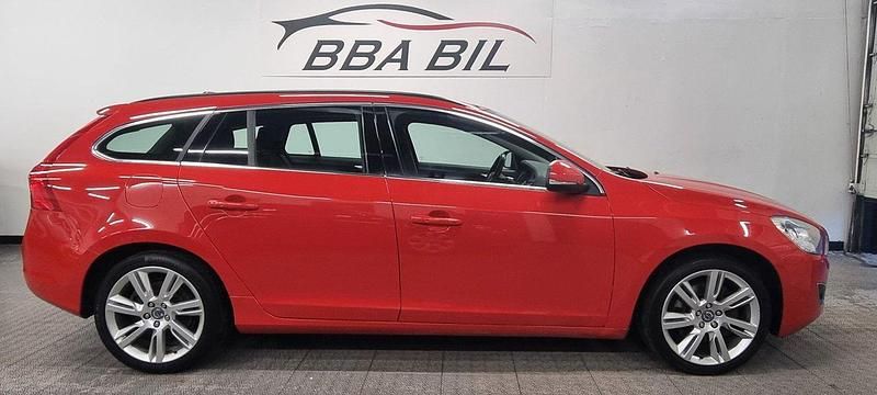 Röd Begagnad 2012 Volvo V60 Momentum Kombi | 129 000 kr (Bra pris) - Bild 1/4