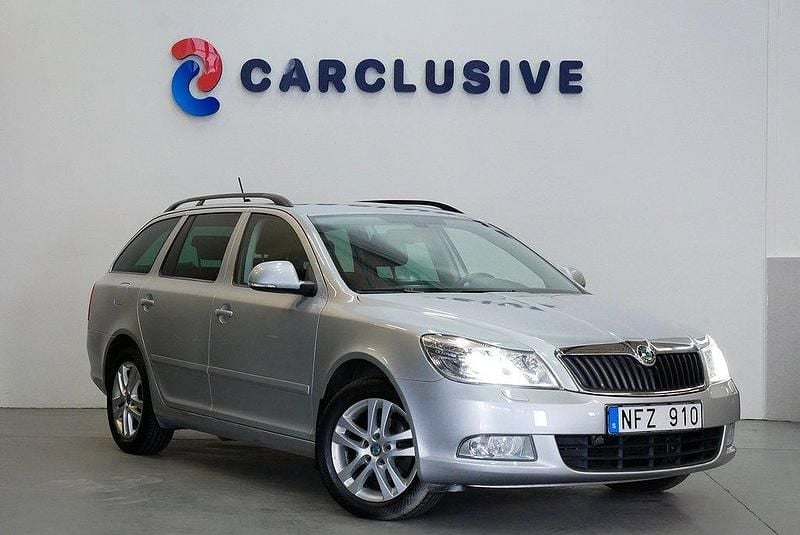 Silver Begagnad 2012 Skoda Octavia Elegance Kombi | 74 900 kr (Superpris) - Bild 1/4