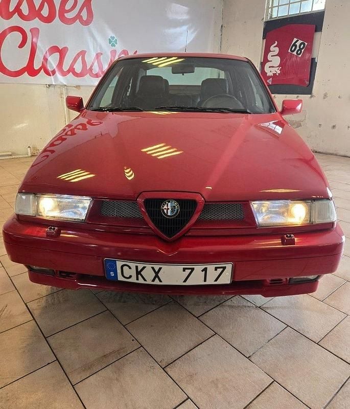 Begagnad Alfa Romeo 155 186 HK (136 kW) 1994 Röd Sedan