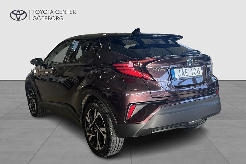 Begagnad Toyota C-HR Edition 124 HK (91 kW) 2022 Lila SUV