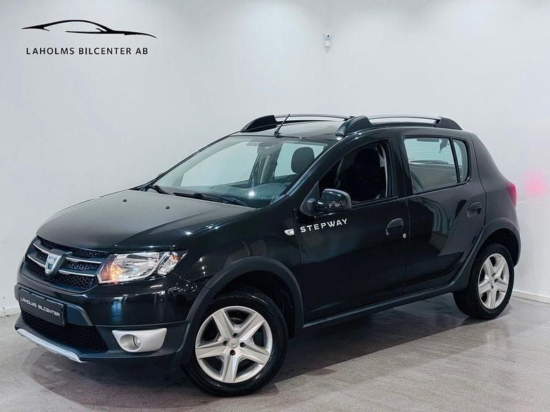 Svart Begagnad 2014 Dacia Sandero Stepway Halvkombi | 59 900 kr (Marknadspris) - Bild 1/4