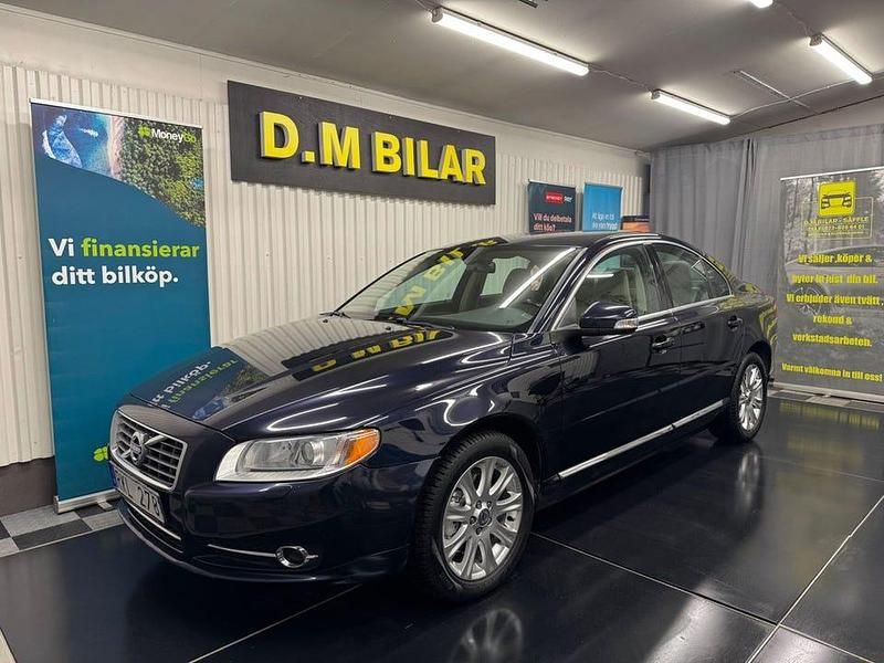 Mörkblå Begagnad 2010 Volvo S80 Summum Sedan | 114 900 kr (Marknadspris) - Bild 1/4
