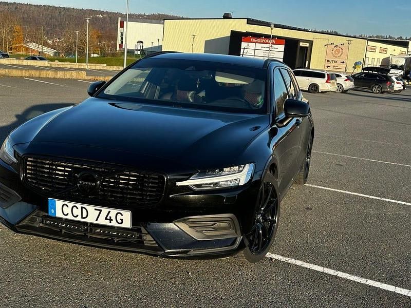 Begagnad 2022 Volvo V60 Kombi | 159 900 kr - Bild 1/4