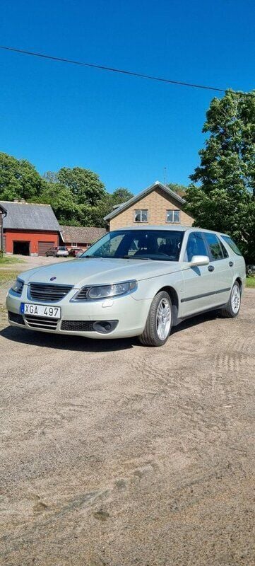 Gul Begagnad 2006 Saab 9-5 Linear Kombi | 16 000 kr (Marknadspris) - Bild 1/4