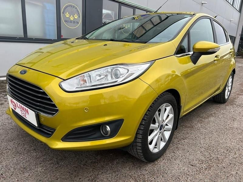 Gul Begagnad 2015 Ford Fiesta Titanium | 68 999 kr (Bra pris) - Bild 1/4