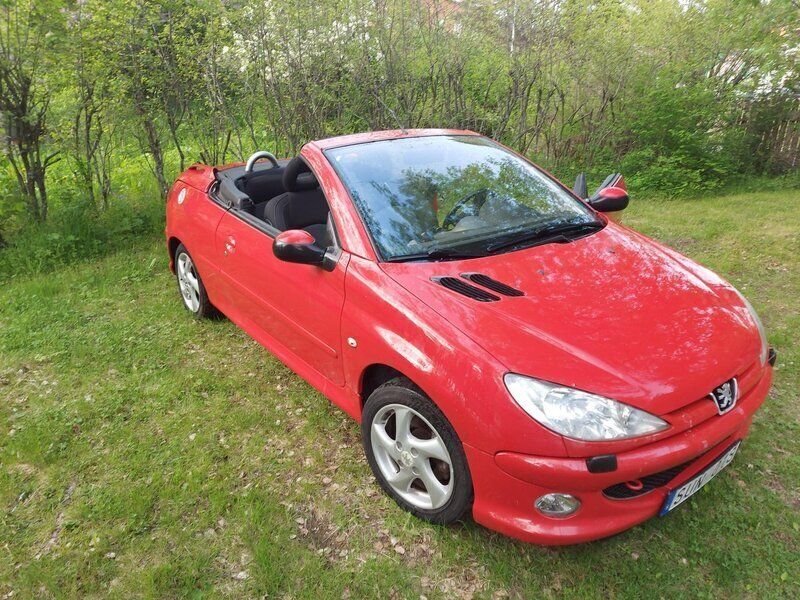 Röd Begagnad 2007 Peugeot 206 CC Cab | 39 000 kr (Lite dyr) - Bild 1/4
