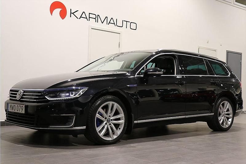 Svart Begagnad 2015 VW Passat GTE Kombi | 139 800 kr (Marknadspris) - Bild 1/4