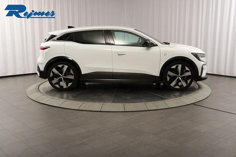 Begagnad Renault Mégane IV Techno 96 kW (131 HK) 2023 Vit Halvkombi