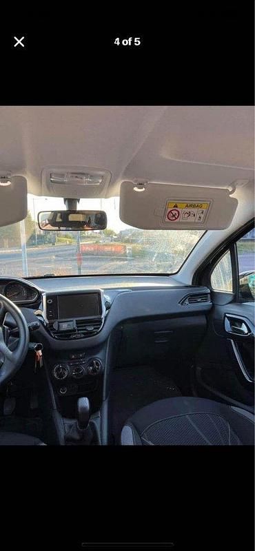 Svart Begagnad 2015 Peugeot 208 Halvkombi | 65 000 kr (Marknadspris) - Bild 1/4