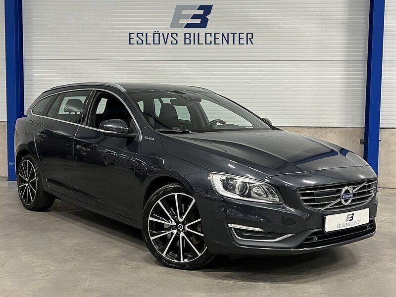 Grå Begagnad 2016 Volvo V60 Summum Kombi | 189 990 kr (Lite dyr) - Bild 1/4