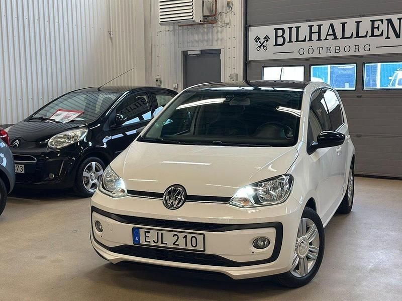 Vit Begagnad 2016 VW up! high up! Halvkombi | 104 900 kr (Dyr) - Bild 1/4