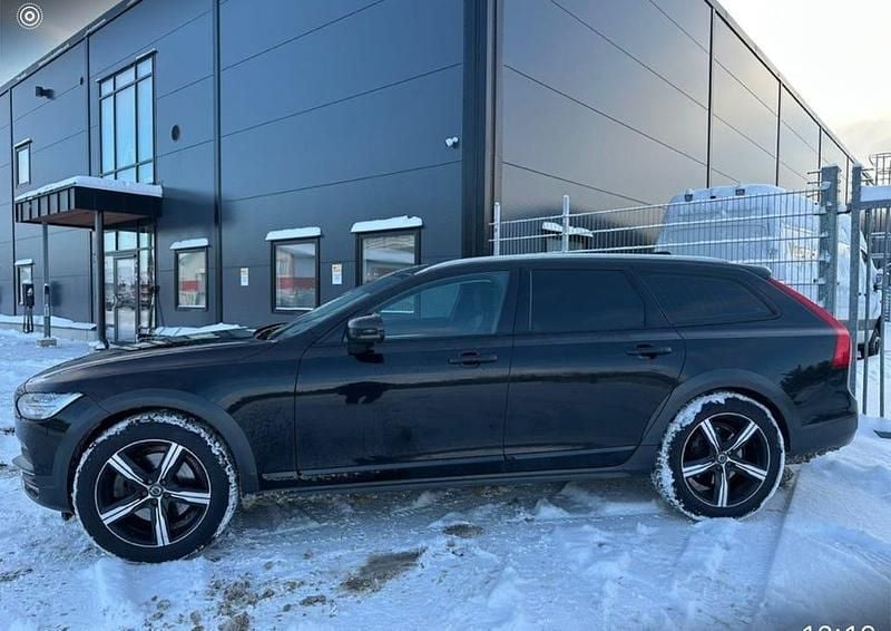 Svart Begagnad 2017 Volvo V90 CC Momentum Kombi | 243 900 kr (Bra pris) - Bild 1/4