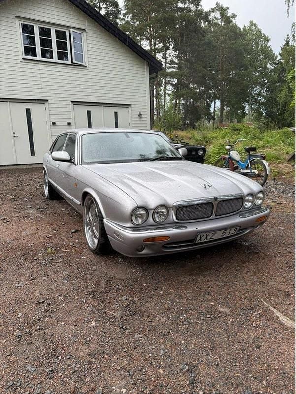 Silver Begagnad 2001 Jaguar XJ8 Sedan | 75 000 kr - Bild 1/4