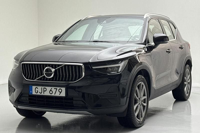 Begagnad Volvo XC40 Core 211 HK (155 kW) 2023 Svart SUV