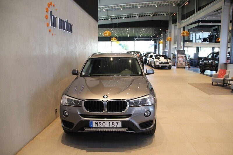 Grå Begagnad 2016 BMW X3 SUV | 199 000 kr (Marknadspris) - Bild 1/4