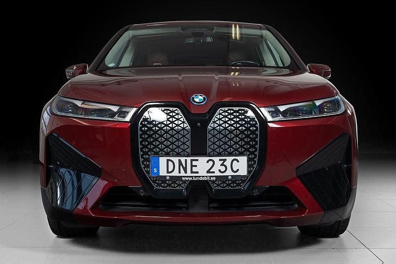 Begagnad BMW iX Sport Line 484 kW (659 HK) 2022 Röd (aventurinröd metallic) SUV