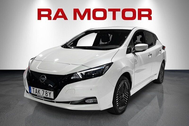 Vit Begagnad 2023 Nissan Leaf Tekna Halvkombi | 249 700 kr (Marknadspris) - Bild 1/4