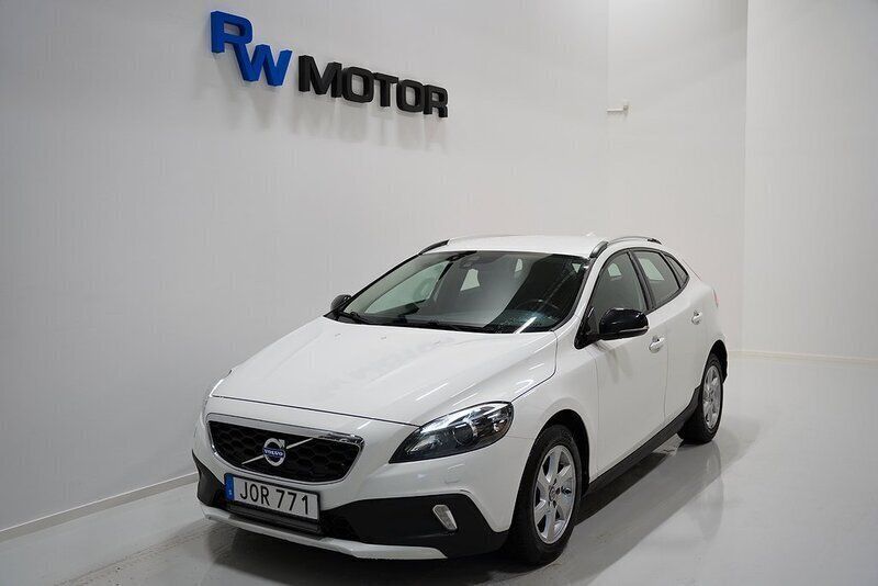 Vit Begagnad 2014 Volvo V40 CC Momentum Kombi | 148 800 kr (Marknadspris) - Bild 1/4