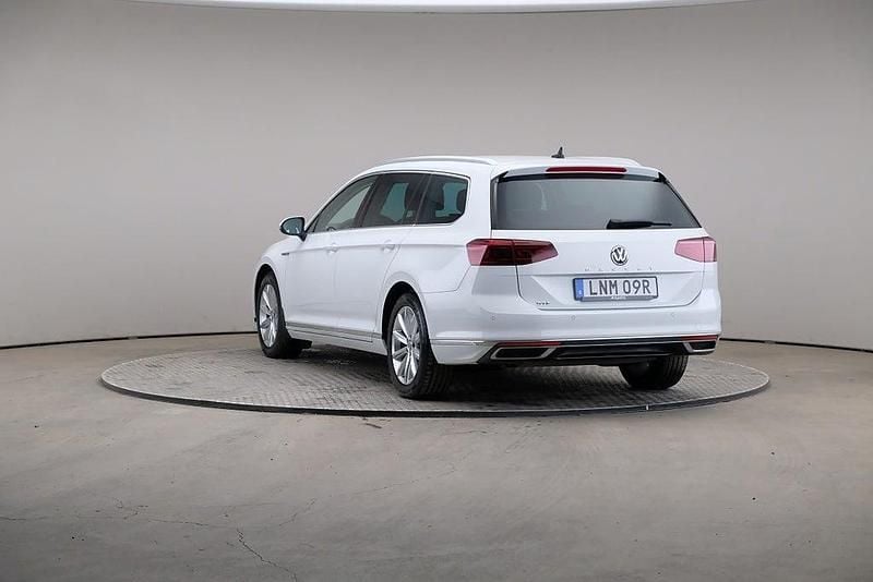 Begagnad VW Passat GTE 218 HK (160 kW) 2019 Vit Kombi