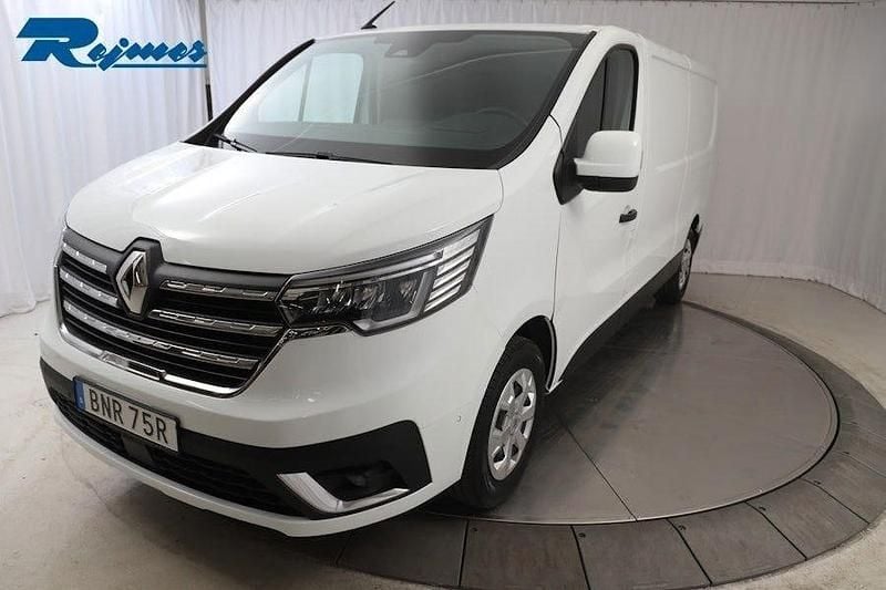 Vit Begagnad 2023 Renault Trafic Minibuss | 314 800 kr (Lite dyr) - Bild 1/4