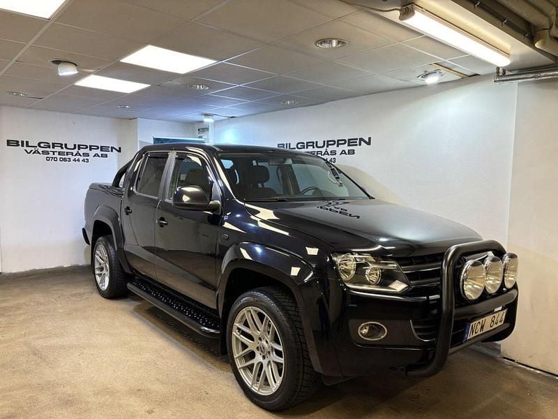 Svart Begagnad 2013 VW Amarok Pickup | 164 900 kr (Marknadspris) - Bild 1/4