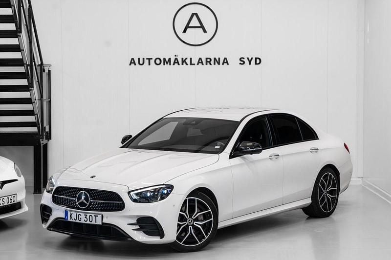 Vit Begagnad 2021 Mercedes E220 AMG Sedan | 419 900 kr (Lite dyr) - Bild 1/4