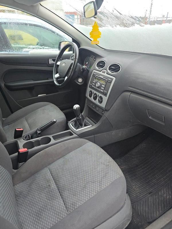 Begagnad Ford Focus 125 HK (91 kW) 2007 Kombi
