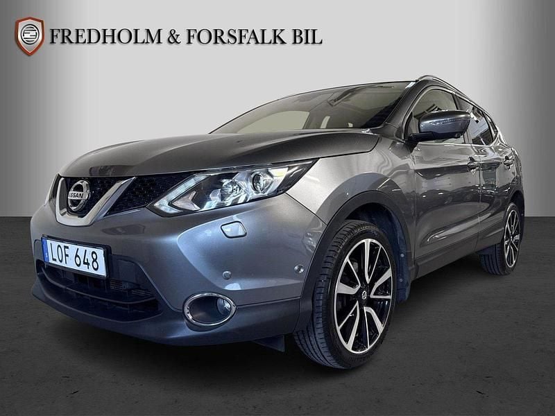 Grå Begagnad 2016 Nissan Qashqai Tekna SUV | 158 900 kr (Marknadspris) - Bild 1/4