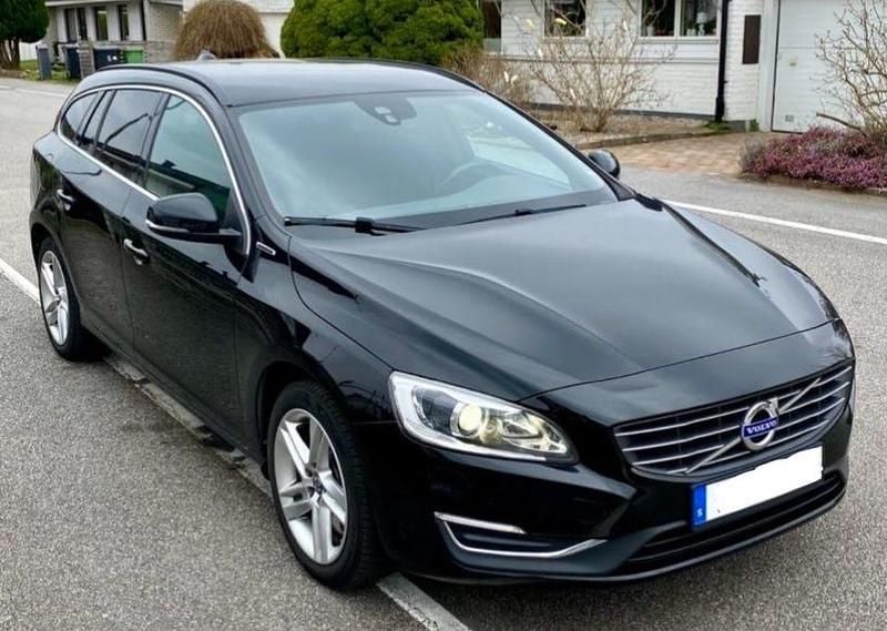 Begagnad 2016 Volvo V60 Kombi | 172 000 kr (Marknadspris) - Bild 1/4