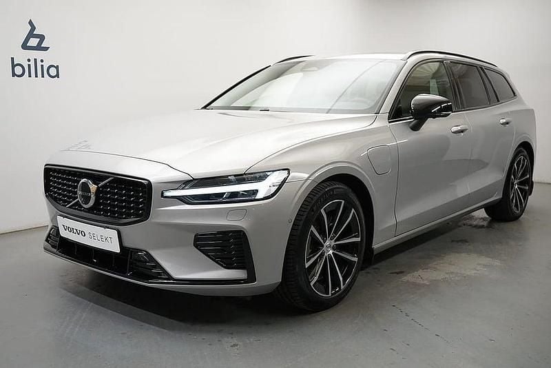 Silver Begagnad 2025 Volvo V60 Plus Kombi | 489 900 kr (Marknadspris) - Bild 1/3