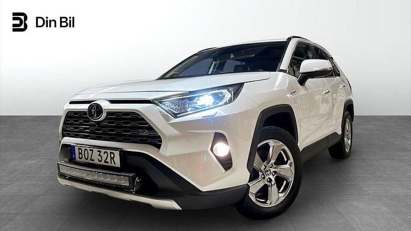 Vit Begagnad 2020 Toyota RAV4 Hybrid Premium SUV | 304 900 kr (Bra pris) - Bild 1/4