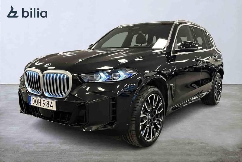 Svart Begagnad 2024 BMW X5 Comfort Edition SUV | 879 000 kr - Bild 1/1