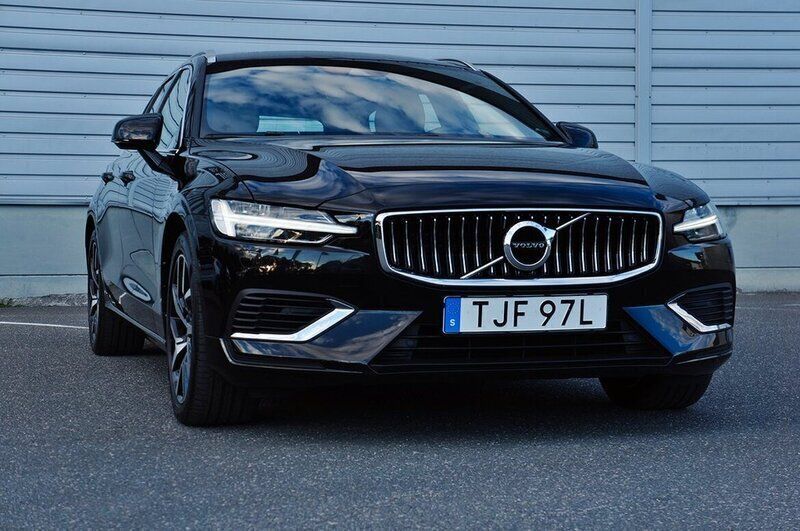 Begagnad Volvo V60 Inscription 392 HK (288 kW) 2019 Svart Kombi
