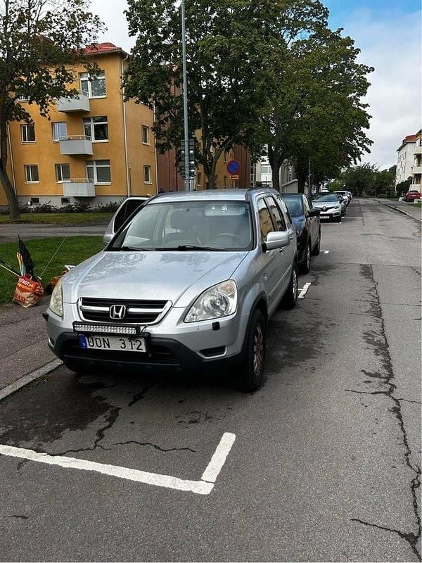 Silver Begagnad 2004 Honda CR-V SUV | 20 000 kr (Bra pris) - Bild 1/4