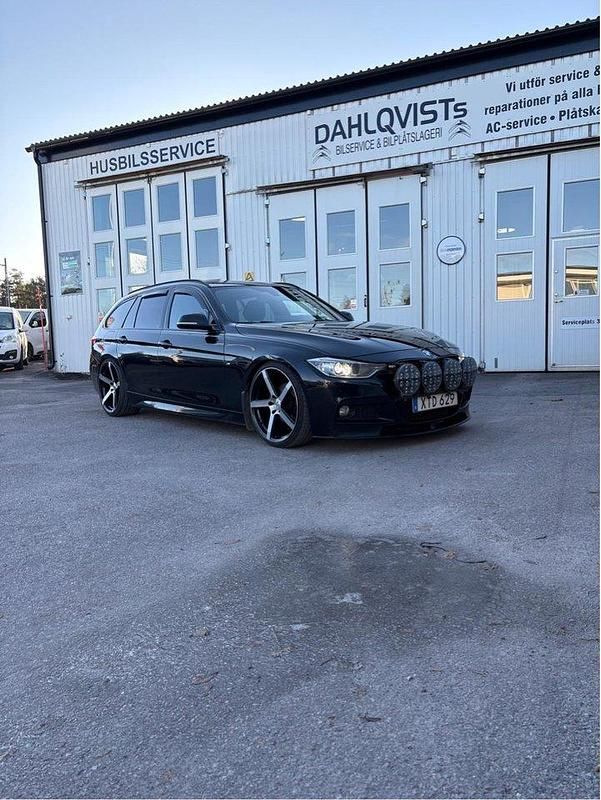 Svart Begagnad 2013 BMW 320 M Sport Kombi | 165 000 kr (Dyr) - Bild 1/4
