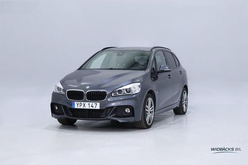 Grå Begagnad 2017 BMW 225 M Sport Minibuss | 179 800 kr - Bild 1/4