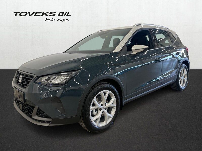 Blå (fiord blue candy white) Ny 2025 Seat Arona FR SUV | 323 200 kr - Bild 1/4
