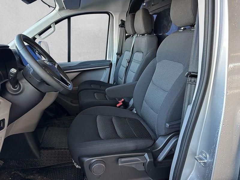 Begagnad Maxus eDeliver 7 152 kW (207 HK) 2024 Grå Van