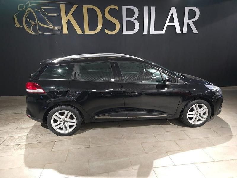 Begagnad Renault Clio IV Zen 73 HK (53 kW) 2017 Svart Kombi