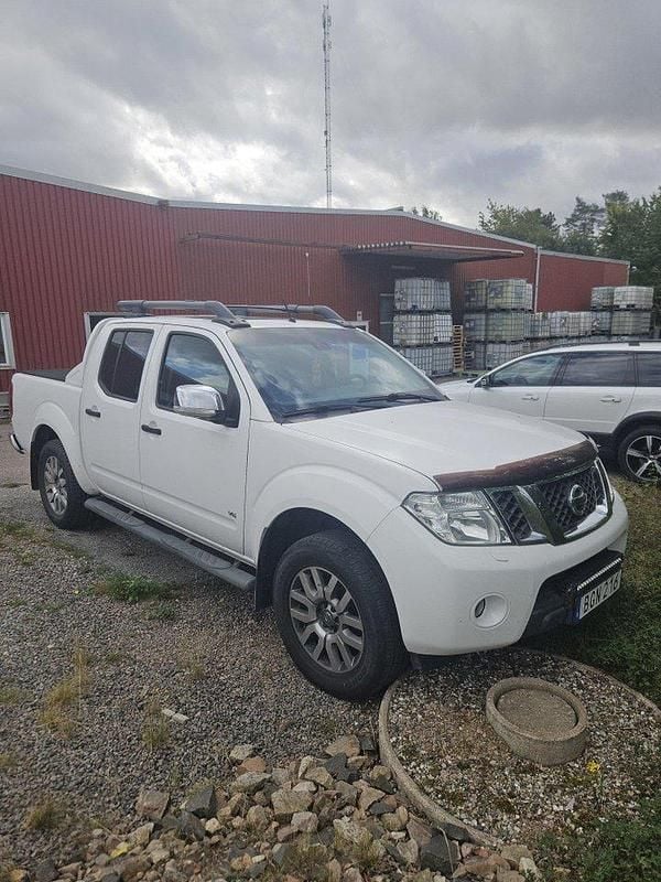 Vit Begagnad 2014 Nissan Navara Pickup | 140 000 kr (Superpris) - Bild 1/4