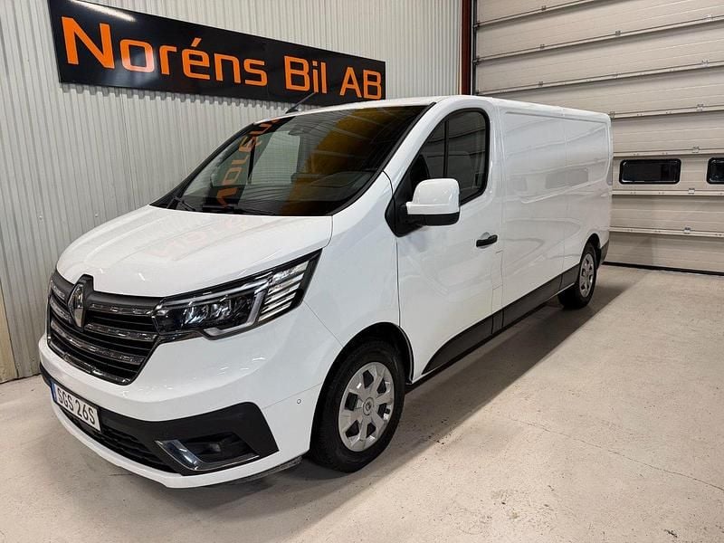 Vit Begagnad 2022 Renault Trafic Van | 329 000 kr (Lite dyr) - Bild 1/4